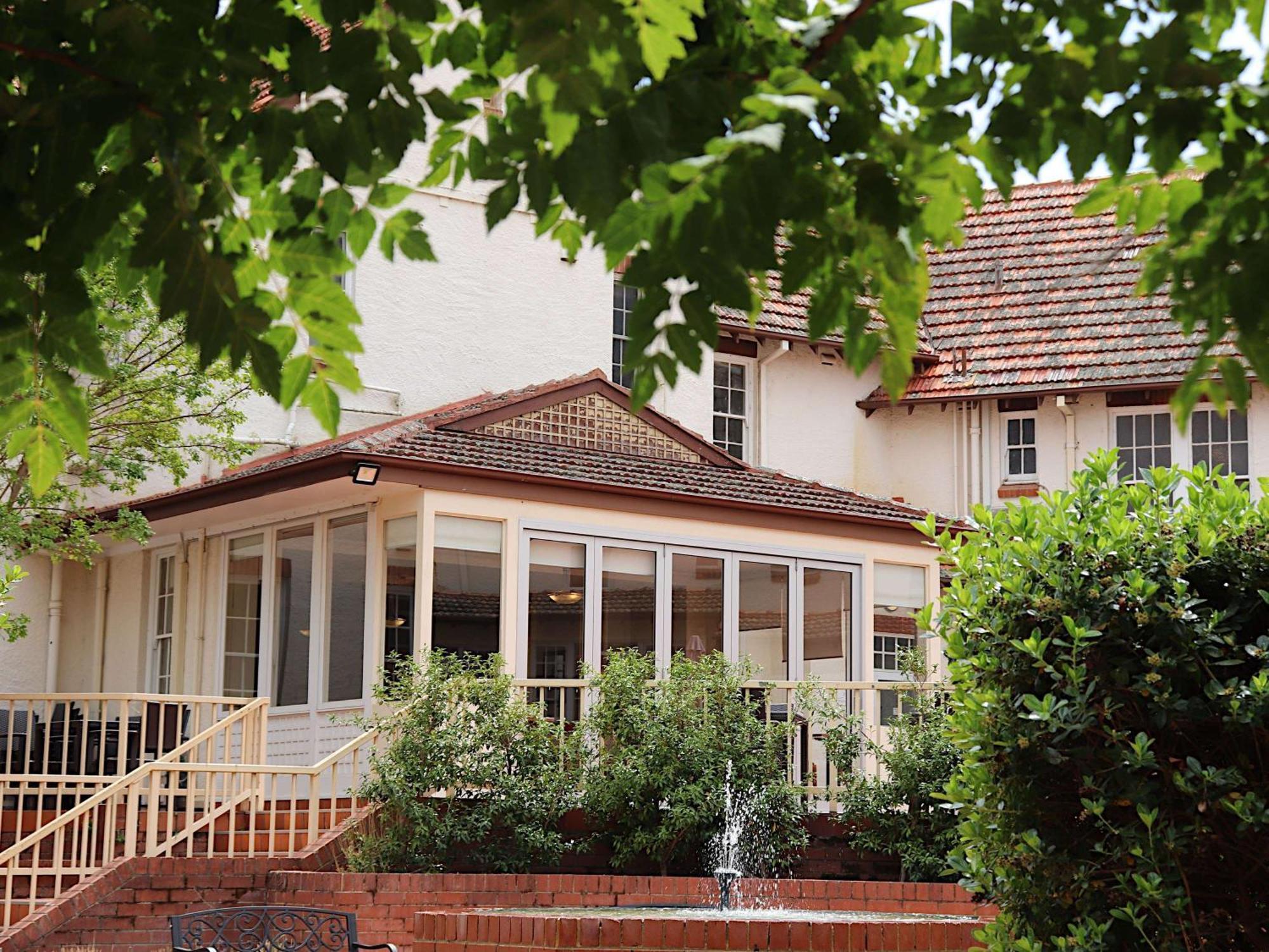 Mercure Canberra Exterior foto